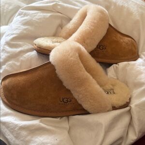 UGG Women's Cream Sheepskin and Brown Suede Slippers brand new never worn size 7
